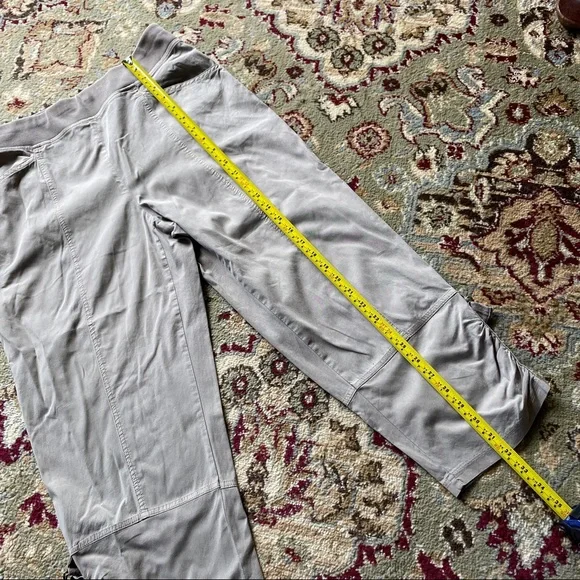 Chico’s Zenergy cropped pants in size XS (.5) - Picture 6 of 10